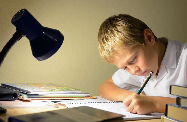 Cómo elegir la lámpara de escritorio adecuada?