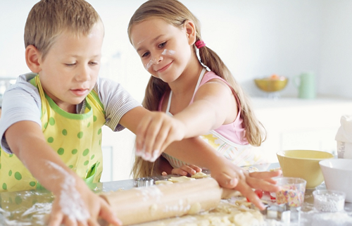 Niños cocinando