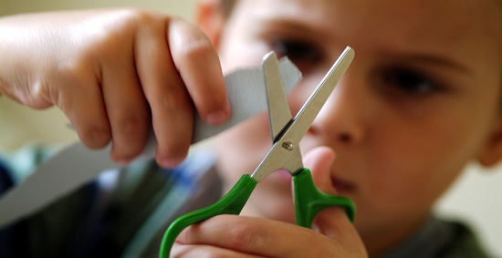Consejos para que los niños corten con tijeras: Guía esencial