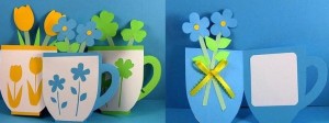 Empecemos por una tarjeta muy divertida y original: una tarjeta-taza con flores de colores.