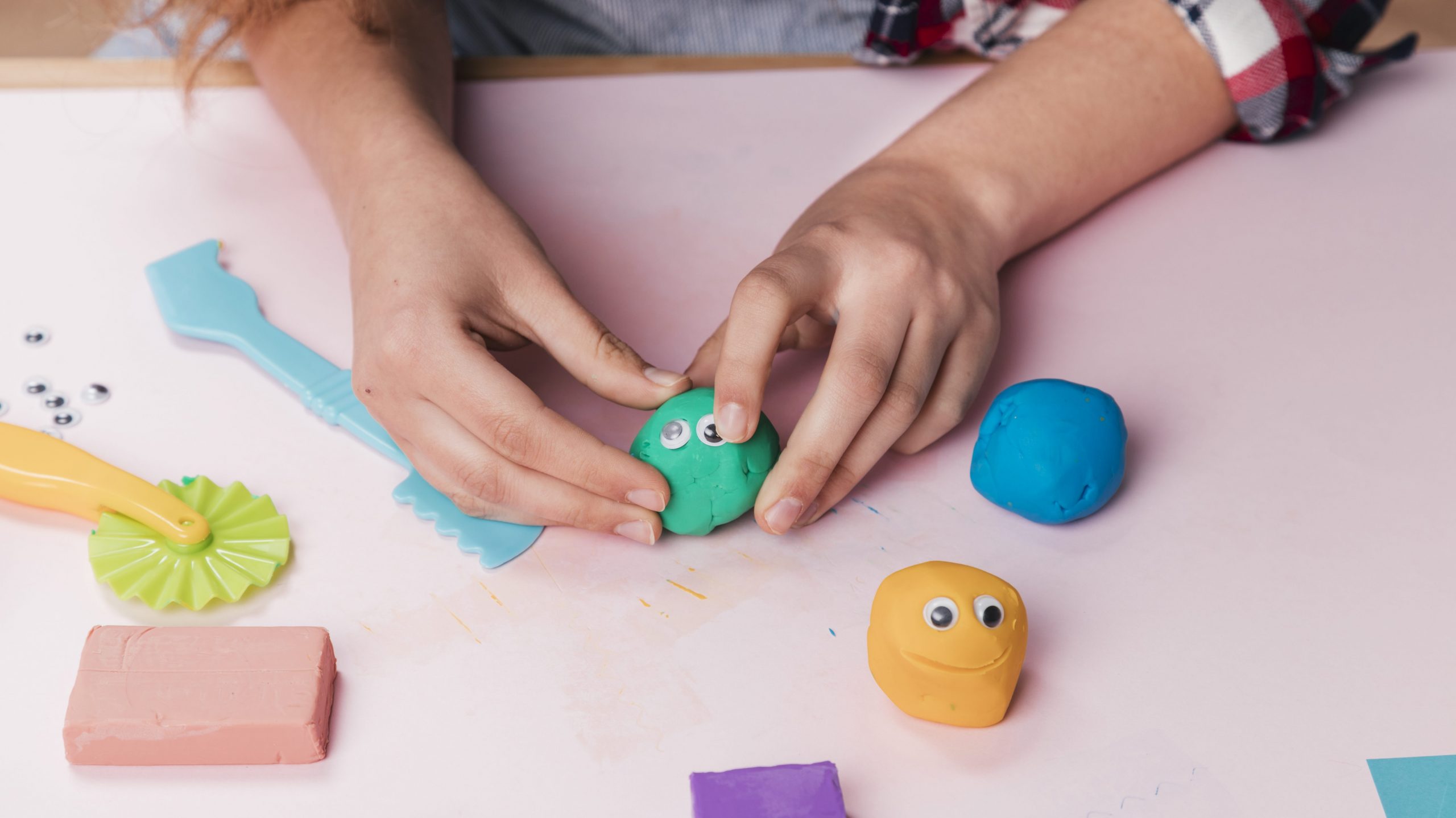 Por qué los niños deben jugar con plastilina? - Aprendiendo con Montessori