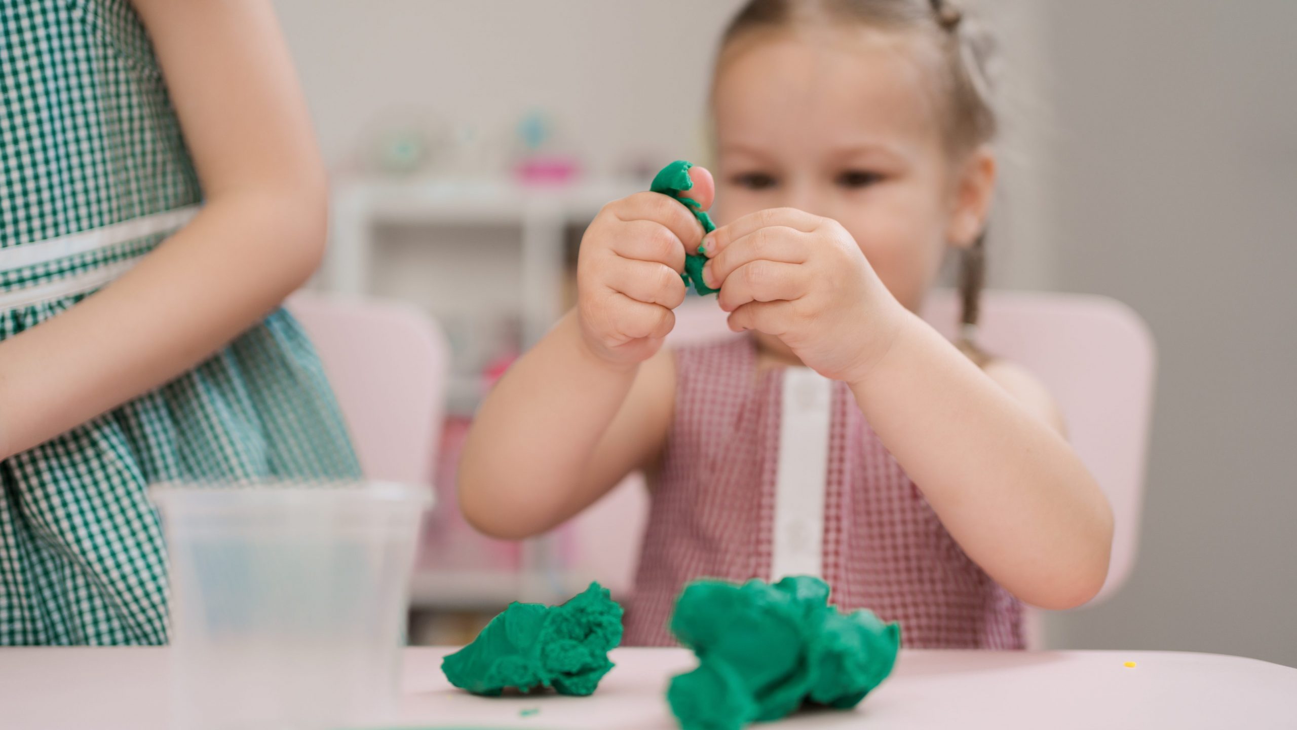 Por qué los niños deben jugar con plastilina? - Aprendiendo con Montessori