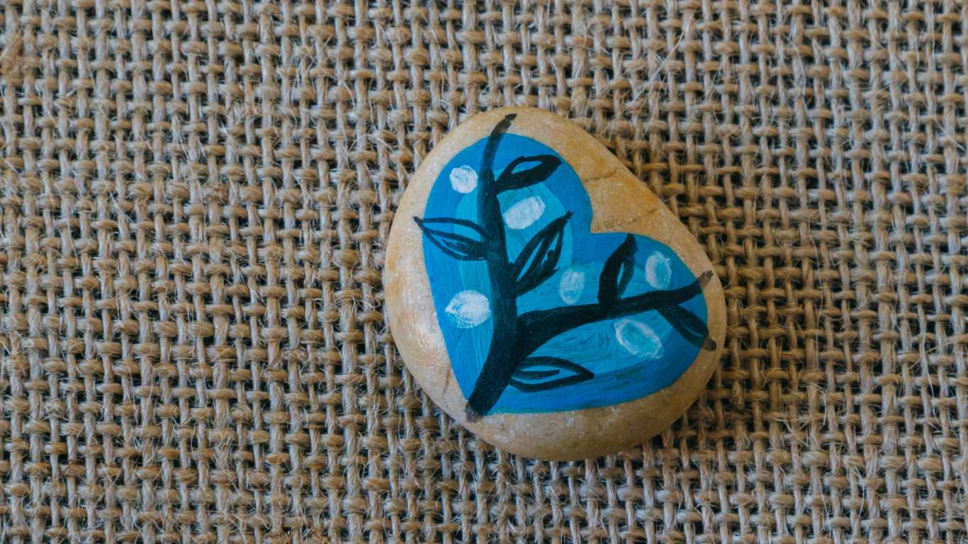 Piedras pintadas a mano 🖌¿Qué piedras y materiales utilizar?